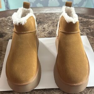 Tan Suede Ankle Boots with White Fur Lining (Ugg)